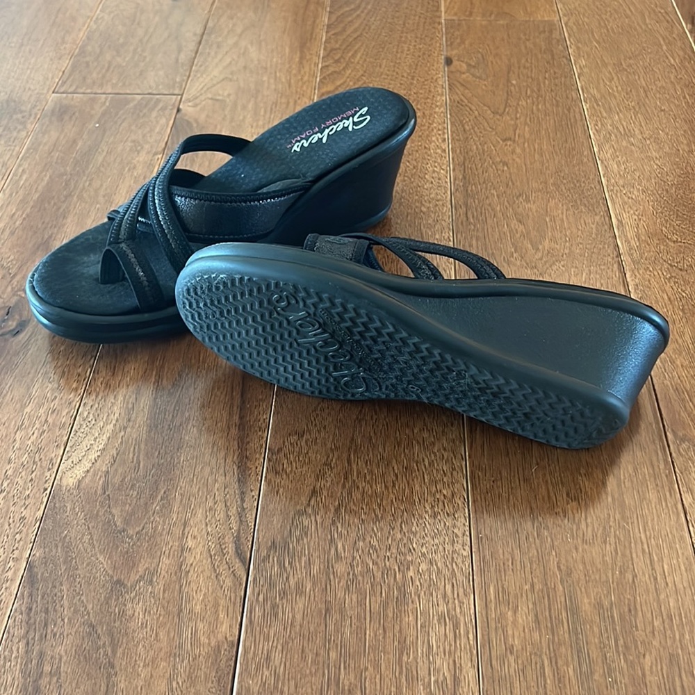 Skechers women’s wedges - Picture 3 of 4